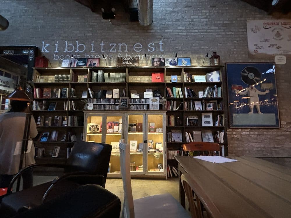 Kibbitznest Books, Brews &amp; Blarney happy hour in Chicago - Daily Special